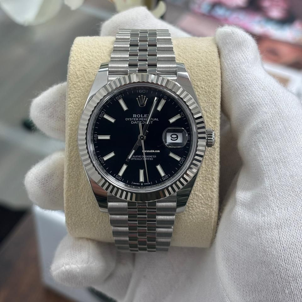 Black Royal Date